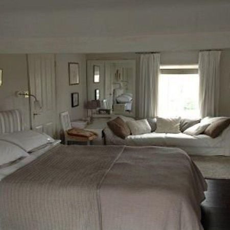 Wisteria House B&B チッペナム エクステリア 写真