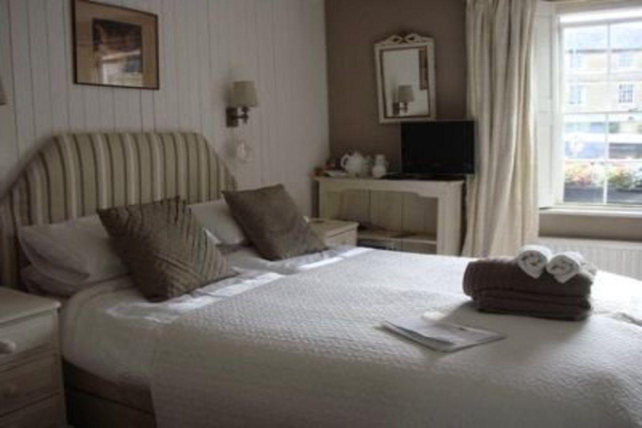 Wisteria House B&B チッペナム エクステリア 写真
